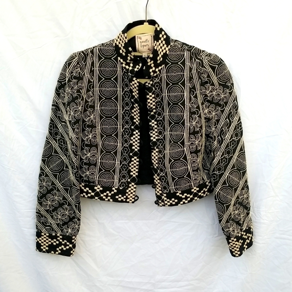 Nanette Lepore vintage jacket size 6 cropped bkack/cream embroidered pattern